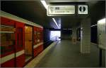 Langwasser Mitte: Direkt am Beginn der Tunnelstrecke liegt diese Haltestelle. Vom n�rdlichen Bahnsteigende kann hinaus auf die oberidische Strecke geblickt werden. 04.03.2006 (Matthias)