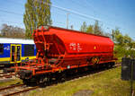 Gedeckter vierachsiger 75 m� Drehgestell-Sch�ttgutwagen mit Schwenkdach und schlagartiger mittigen Schwerkraftentladung (Mittenselbstentladewagen) 31 80 0691 768-2, der Gattung Tanoos 896.2, der DB Cargo AG, abgestellt am 23 Juni 2026 beim Bahnhof Ue ...