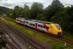 Zurzeit wird auf der Hellertalbahn (KBS 462) emissionsfrei gefahren. Der zweiteilige Hybridtriebzug (E/Akku) der BR 563 vom Typ SIEMENS Mireo Plus B der HLB (Hessische Landesbahn GmbH) 563 801 / 563 901 (94 80 0563 801-0 D-HEB / 94 80 0563 901-8 D-HE ...