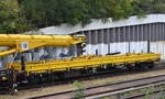 Schutzwagen des Gleisbauschienenkran vom Typ Multi Tasker KRC 910 der Fa.
