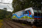 Die sch�ne an die RheinCargo vermietete Vectron MS 6193 106 (91 80 6193 106-2 D-Rpool) der Railpool GmbH (M�nchen), f�hrt am 06 August 2026, mit einem Flugturbinentreibstoff Jet A1 (Kerosine bzw. leichtes Petroleum oder Flugpetrol) beladenen Kesselwa ...