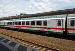 Klimatisierter modernisierter zweite Klasse InterCity-Großraumwagen, D-DB 61 80 29-94 627-3, der Gattung Bpmbz 294.6, der DB Fernverkehr AG, eingereiht im Zugverband als Wagen Nr. 9 in Iden C 2004  'Bodensee' Konstanz - Koblenz – Köln ...