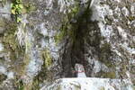 (288'694) - Trollh�hle in den Felsen am 16.