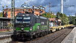 TXL - TX Logistik AG, Bad Honnef [D] mit der geleasten ELL Vectron   193 275  [NVR-Nummer: 91 80 6193 275-5 D-ELOC] und einem Ganzzug VTGCH Containertragwagen (leer) am 18.09.26 Durchfahrt Bahnhof