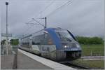 Der SNCF X 73756 verl�sst als TER den Bahnhof von Meroux in Richtung Delle. Rechts im Bild ist der Bahnsteig des TGV Bahnhofs von Belfort Montb�liard TGV zu sehen. Die beiden Bahnh�fe sind miteinander verbunden und so bekommen die TGV Z�ge gute Ansch ...