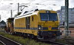 DB Bahnbau Gruppe GmbH, Berlin [D] mit ihrer Vectron Dual Mode Light Lok  249 051  [NVR-Nummer: 90 80 2249 051-4 D-DBBBG] und der Schotterplaniermaschine Deutsche Plasser SSP 110 SW  SSP 304  ( D-DB