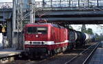 DeltaRail GmbH, Frankfurt (Oder) mit der Doppeltraktion  243 864-6 , Name:  Netti  (NVR:  91 80 6143 864-7 D-DELTA ) +  243 650-9  (NVR:  91 80 6143 650-0 D-DELTA ) und einem Kesselwagenzug am