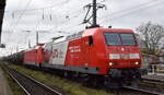 MEG - Mitteldeutsche Eisenbahn GmbH, Schkopau [D] mit den angemieteten  Loks '145 042-8' [NVR-Nummer: 91 80 6145 042-8 D-DB] und '185 385-2' [NVR-Nummer: 91 80 6185 385-2 D-DB]
 und gemischten Kesselwagen am Haken am 29.10.26 H�he Bahnhof Magdeburg  ...