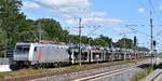 AKIEM SAS Leasinglok '185 570-9' [NVR-Nummer: 91 80 6185 570-9 D-AKIEM], aktueller Leasingnehmer? mit einem PKW-Transportzug (fabrikneue AUDI Modelle u.a.) am 25.08.26 H�he Bahnhof Gl�wen. 