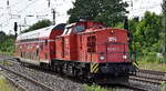 WFL - Wedler Franz Logistik GmbH & Co. KG, Potsdam mit ihrer V 100 '202 822-3 / Lok 15' [NVR-Nummer: 98 80 3202 822-3 D-WFL] und einem firmeneigenen Regio-Doppelstockwagen am 08.06.26 H�he Bahnhof Saarmund.