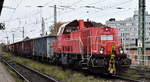 DB Cargo AG, Mainz [D] mit ihrer Voith Gravita 10 BB Lok '261 093-9' (NVR: '92 80 1261 093-9 D-DB') und mehreren Hochbordwagen mit Metallschrott m�glicherweise Richtung Brandenburg (Stadt) am 29.10.26 H�he Bahnhof Magdeburg Neustadt.