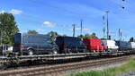 BLG LOGISTICS GROUP mit einem Fahrzeug-Transport Zug mit der Wagengattung Laadgrs beladen mit fabrikneuen VW Crafter Transportern aus polnischer Produktion, im Bild der Wagen mit der Nr.