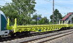 In einem Ganzzug recht neue Oberbaustoffwagen vom Einsteller GATX Rail Germany GmbH wohl vermietet an die Rail Cargo Group/KBB – Bahndienstleistungen GmbH aus �sterreich, im Bild der Wagen mit der Nr. 33 TEN GE 80 D-GATXD 4713 161-4 Slnps am 08 ...