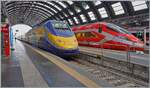 Vor dem FS Trenitalia ETR 400 010 im Hintergrund steht in Milano Centrle der  RFI ETR 500 Diamante 2.0 mit Triebkopf 93 83 2404 648-2 I-RIF.