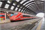 Der FS Trenitalia Frecciarossa ETR 500 043 verl�sst Milano Centrale.