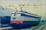 Die formsch�ne FS E 444 080  Tartaruga  (Schildkr�te) rangiert in Domodossola.