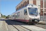 In einen zwanzigj�hrigen Reisef�hrer stand (sinngem�ss) geschrieben, dass die Bahn auf Sardinien keinen zeitgem�ssen Service mehr bieten, die Fahrt der langsamen Z�ge aber gerade f�r Touristen einen