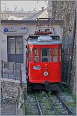 Angekommen! Der Triebwagen N° 2 der Ferrovia Principe-Granarolo Zahnradbahn hat die 'Talstation' Principe erreicht. Bisher ging man davon aus, dass der Triebwagen N° 2 für ein Museum aufgearbeitet wird; doch seit 2023 ist er hier wiede ...