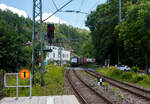 Die 185 502 (91 80 6185 502-2 D-BRLL), ex 185-CL 002 der Beacon Rail Leasing S.� r.l. (Luxembourg) f�hrt am 09 Juni 2026 mit einem KLV-Zug durch den Bahnhof Kirchen/Sieg in Richtung Siegen. 

Die TRAXX F140 AC1 wurde 2001 bei Bombardier in Kassel u ...