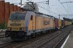 Medway 186 224 zieht der Neuss-Shuttle Containerzug nach Antwerper Hafenrevier durch Tilburg am 8 Mai 2026.