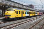 Am 31 Mai 2026 trafen sich die drei letzte betriebsf�hige Elektrotriebz�ge der Reihe PLan V Viktor/Mat'64 in Amersfoort f�r das 60.Jahresjubil�um dieses Typs. Die gelbe 876 des NSM war aus Utrecht gekommen mit Werbung auf die blaue digonale B�nde -wi ...