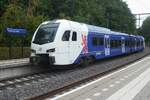 Arriva 462 'Limburg voor Limburg' macht am 20 Augustus 2026 halt in das in einer starke Kurve geliegener Bahnhof von Schin op Geul.