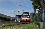 In Bregenz Hafen wartet ein �BB ET 4024 auf die Abfahrt nach Bludenz. Der Bahnhof Bregenz Hafen ist eigentlich ein Teil des Bahnhof Bregenz, liegt unmittelbar n�rdlich der Weichenstrasse, hat ein Durchfahrtsgleis (links im Bild) und ein Stumpengleis, ...