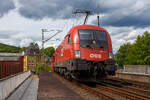 Der Taurus II, die �BB 1116 049 (91 81 1116 049-8 A-�BB) der �BB-Produktion GmbH f�hrt am 11 Juni 2026, mit einem Autotransportzug der Rail Cargo Group (Doppelstock-Autotransportwaggon der Gattung Laaers (560.2) beladen mit Autos der Ingolst�dter Mar ...