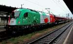Ein Bild aus meinen Anfangstagen als Bahnfotograf: Am 6.5.2009 begibt sich 1216 004 im italienischen Outfit mit einer Railjet-Garnitur auf den Weg nach Tirol. Das Bild entstand in Wien-H�tteldorf.