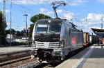 Railpool Lok '6193 176' [NVR-Nummer: 91 80 6193 176-5 D-Rpool], aktueller Leasingnehmer unbekannt am 09.06.26 mit einem Containerzug Durchfahrt Bahnhof Ruhland.