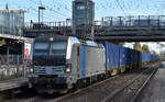 EP Cargo Deutschland AG, Berlin [D] mitder geleasten Railpool Vectron  6193 091  [NVR-Nummer: 91 80 6193 091-6 D-Rpool] und einem Containerzug am 16.10.26 Durchfahrt Bahnhof Berlin Hohensch�nhausen.