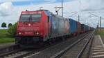 185 340-7	(91 80 6185 340-7 D-RHC) [Aus dem Rheinland nach Europa] durchf�hrt mit Containerzug den Bahnhof Ovelg�nne.
