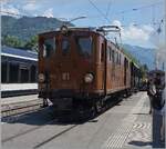 Festival Suisse de la vapeur / Schweizer Dampffestival 2026 - W�hrend rechts im Hintergrund die g 2x 2/2 105 raucht und mit ihrem Zug bald abf�hrt, ist die RhB Ge 4/4 81 der Blonay Chamby Bahn mit dem Gegenzug in Blonay angekommen. 

25. Mai 2026