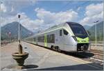 Mit dem BLS RABe 528 107 MIKA an der Spitze erreicht ein RE 1 von Bern kommend sein Ziel Domodossola.