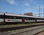 INOVA-Niederflurzwischenwagen B NPZ DO 50 85 29-43 129-4 CH-SBB im Zugverband mit RABe 560 292 in Pratteln. August 2026.