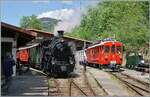 Der in der Mitte des Bildes stehende RhB ABe 4/4 I N� 35 der Blonay Chamby Bahn ergab dieses eher seltene Bild dreier Traktionsarten praktisch als Lokparade mit der von Blonay angekommen BFD HG 3/4 N�