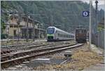 In Iselle di Trasquera zeigen sich ein BLS RABe 528 MIKA und eine der wenigen (zur Zeit 25.6.26) noch fahrt�chtigen BLS Re4/4 195 mit einem Tunnelautozug nach Brig.

Nun scheint die Zeit der BLS Re 4/4 wirklich definitiv abgelaufen zu sein. 

17. ...
