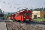 Festival Suisse de la vapeur (Schweizer Dampffestival 2025) - der Bernina Bahn RhB ABe 4/4 I N� 35 der Blonay Chamby Bahn ist von Vevey mit dem Riviera Belle Epoque in Blonay angekommen und wartet nun als Leermaterialzug (ab Blonay) auf die Weiterfah ...