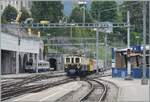   L'aventure ferroviaire de l'Oberland Bernois  /  Das Bahnabenteuer des Berner Oberlands  - der MOB FZe 6/6 2002 hat seinem Riviera Belle Epoque Zug 200207E Montreux ereicht und rangiert nun, um die
