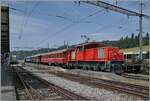 Nun ist der Zug bereits f�r die R�ckfahrt nach Balsthal formiert, die Ed2x 2/2 an der Spitze des Zuges und die OeBB Ee 936 153 (UIC Ee 91 85 4 936 153-6 CH-OeBB) zur allf�lligen Unterst�tzung  am Zugschluss. Doch bis zur R�ckfahrt dauert es noch eine ...
