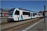 In Aigle wartet der TPC ASD ABe 4/8 473 in der gef�lligen  Glacier 3000  Werbung als R71 432 auf die Abfahrt nach Les Diablerets.