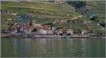 Der SBB R 4 24422 ist auf dem Weg von Vevey nach Vallorbe und h�lt in St-Saphorin.