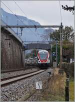 Zwei SBB RABe 511 sind als RE 33 beim Ch�teau de Chillon (welches sich jenseits des rechten Bildrands befindet) auf dem Weg nach Annemasse.