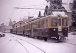 Die Triebwagen der Berner Oberland Bahn BOB ABeh4/4 I 304-310: Nachdem bis 1965 alle 9 kleinen Lokomotiven im Einsatz standen und die Fahrt besonders nach Grindelwald qu�lend langsam voranging (manchmal mit erheblichem Fluchen der ungeduldigen Passag ...
