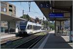 Der Thurbo GTW RABe 526 744-8 erreicht als S62 Schaffhausen und wird gleich auf die Gegenleistung wenden. Der GTW besitzt einen DB/�BB - tauglichen Stromabnehmer, der aber auf der DB Strecke Schaffhausen - Singen nicht ben�tig wird, da diese nach SBB ...