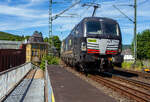 Die an die BLS Cargo (Crossrail Benelux) vermietete X 4 E – 712 / 193 712-7 (91 80 6193 712-7 D-DISPO) der BRCE - Beacon Rail Capital Europe (M�nchen) f�hrt am 28 Mai 2026, mit einem KLV-Zug, durch Kirchen (Sieg) in Richtung K�ln. 

Die Sieme ...