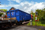 Ein recht neuer vierachsiger offener 82,5m� Drehgestell-G�terwagen (Hochbordwagen) der Gattung Eanos, 37 80 5375 066-78 D-WASCO, der Wascosa AG, Luzern (CH), am 20 Mai 2026 im Zugverband bei einer Zugdurchfahrt in Kirchen/Sieg in Richtung Siegen.

 ...