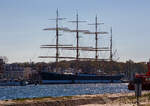 Die legendäre Viermastbark PASSAT, der als legendärer 'Flying P-Liner' die Welt entdeckte. Sturmerprobtes Wahrzeichen von Travemünde, hier am 21 April 2026. Sie hat Stürmen getrotzt und 39-mal das Kap Horn umrundet. Heute liegt si ...