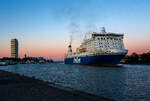 Die Finnlines M/S FINNSTAR läuft von Helsinki kommend pünktlich in Travemünde ein. Die Finnlines M/S FINNSTAR ist ein RoPax-Schiff/Fähre (Roll On/Roll Off von Frachtgut sowie Pax für Passagiere), die derzeit zwischen Travem&# ...