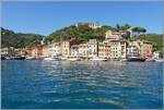 Das auf den ersten Blick h�bsche Portofino lockt allerlei Touristen an und es d�rfte einer der wenigen Orte in Italien sein, da es kaum m�glich ist,  nur  einen Caf� zu trinken...
